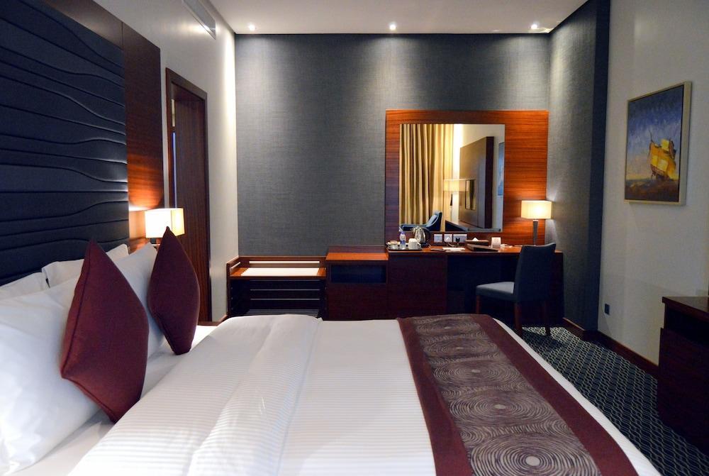 Ramada By Wyndham Manama City Centre Exteriör bild