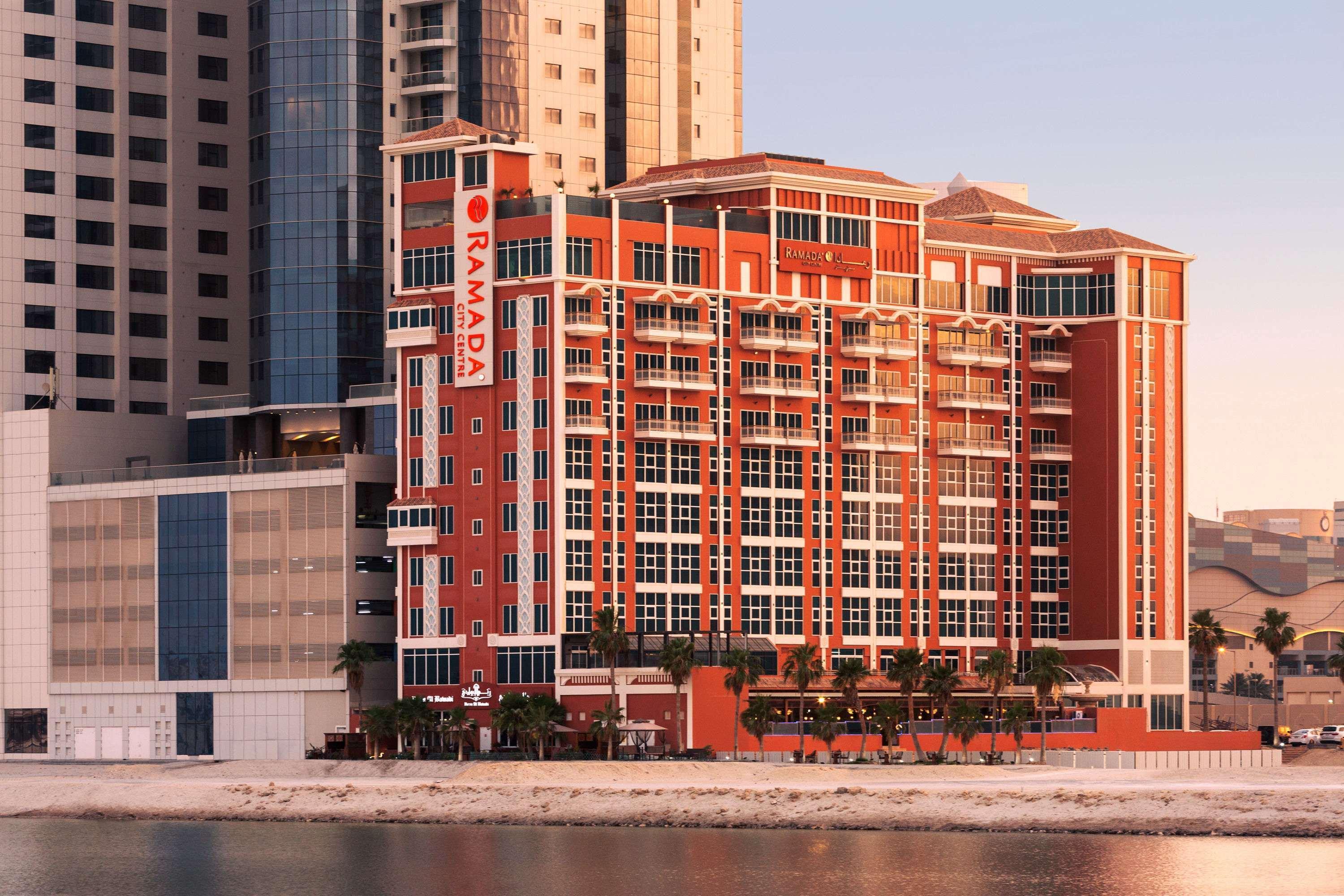 Ramada By Wyndham Manama City Centre Exteriör bild