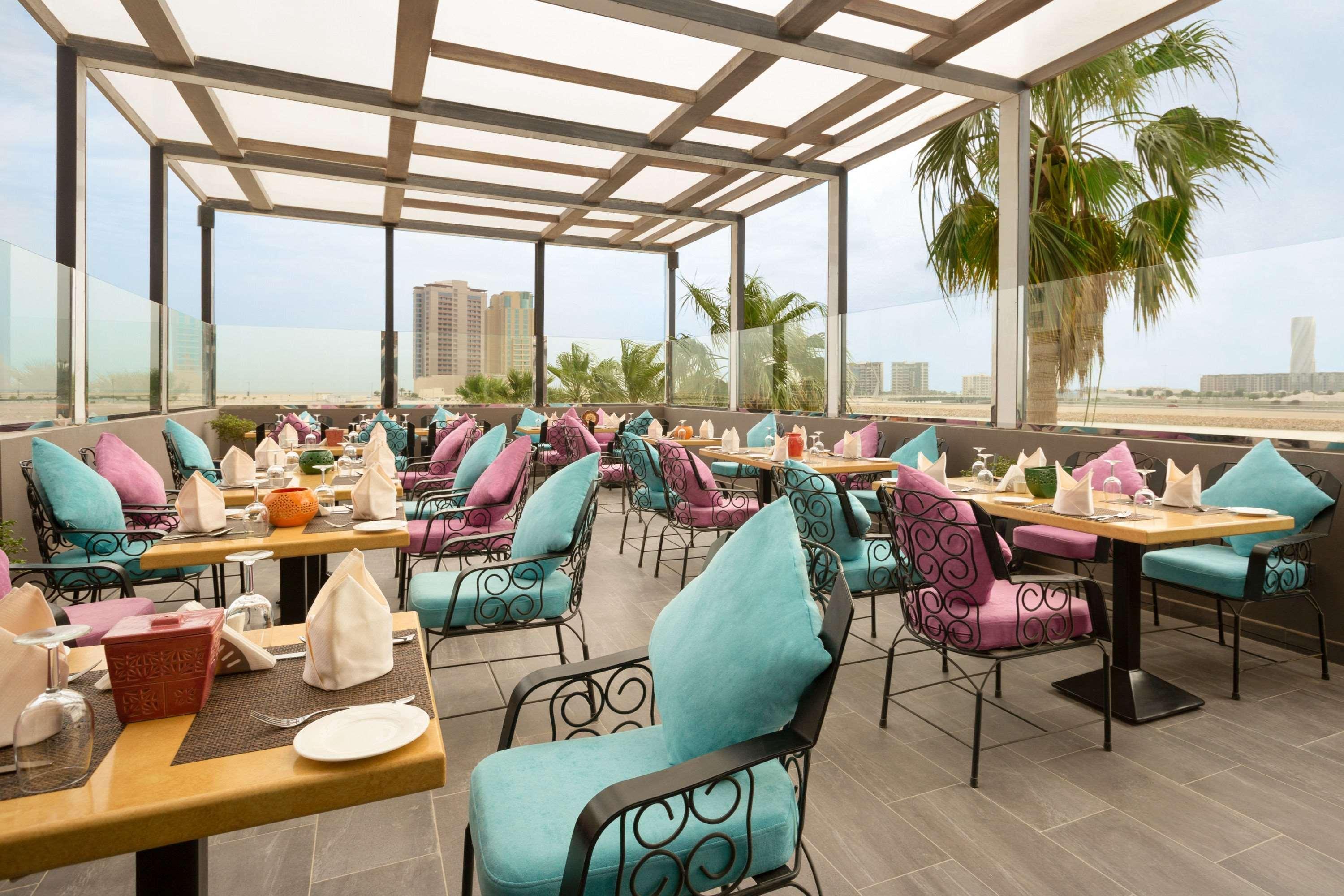 Ramada By Wyndham Manama City Centre Exteriör bild