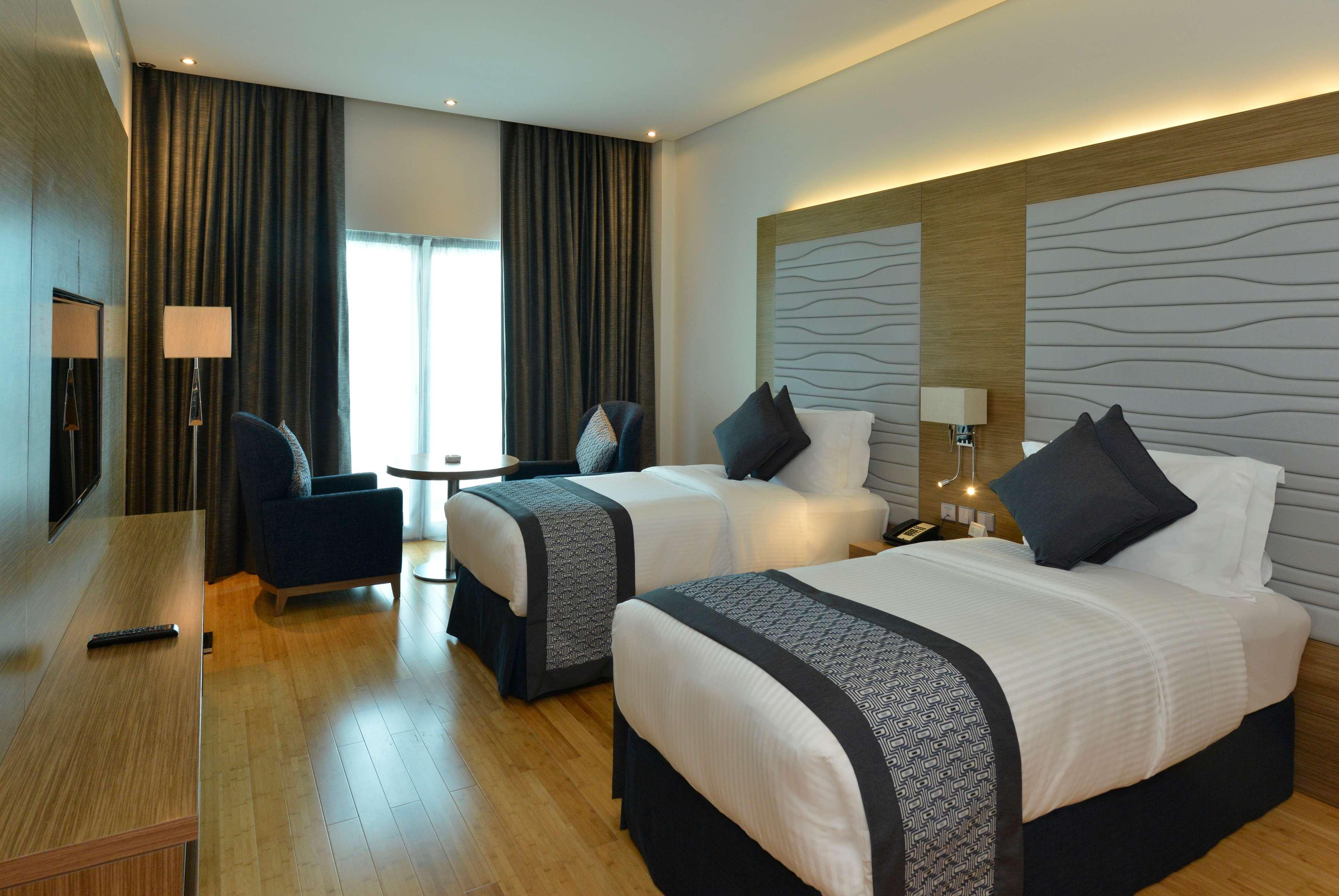 Ramada By Wyndham Manama City Centre Exteriör bild