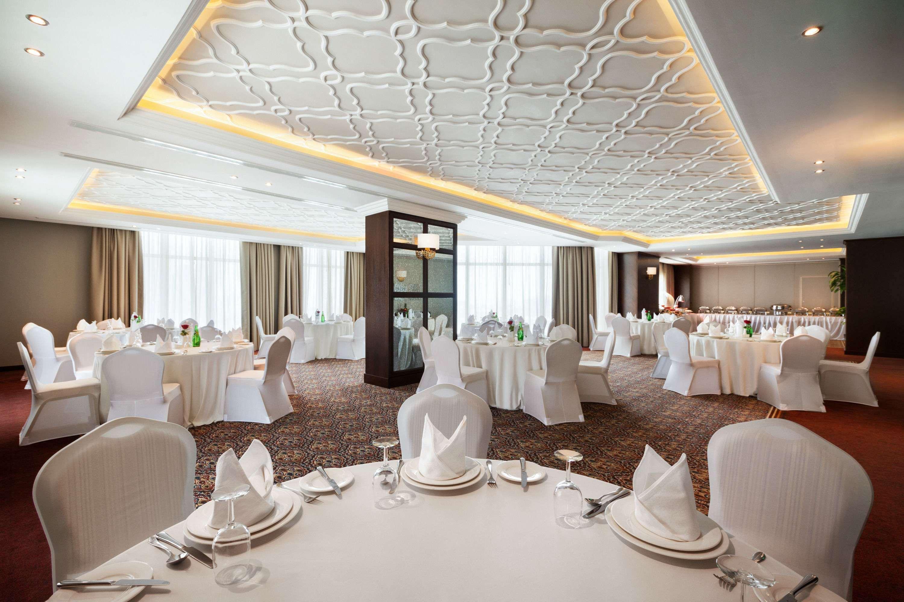 Ramada By Wyndham Manama City Centre Exteriör bild