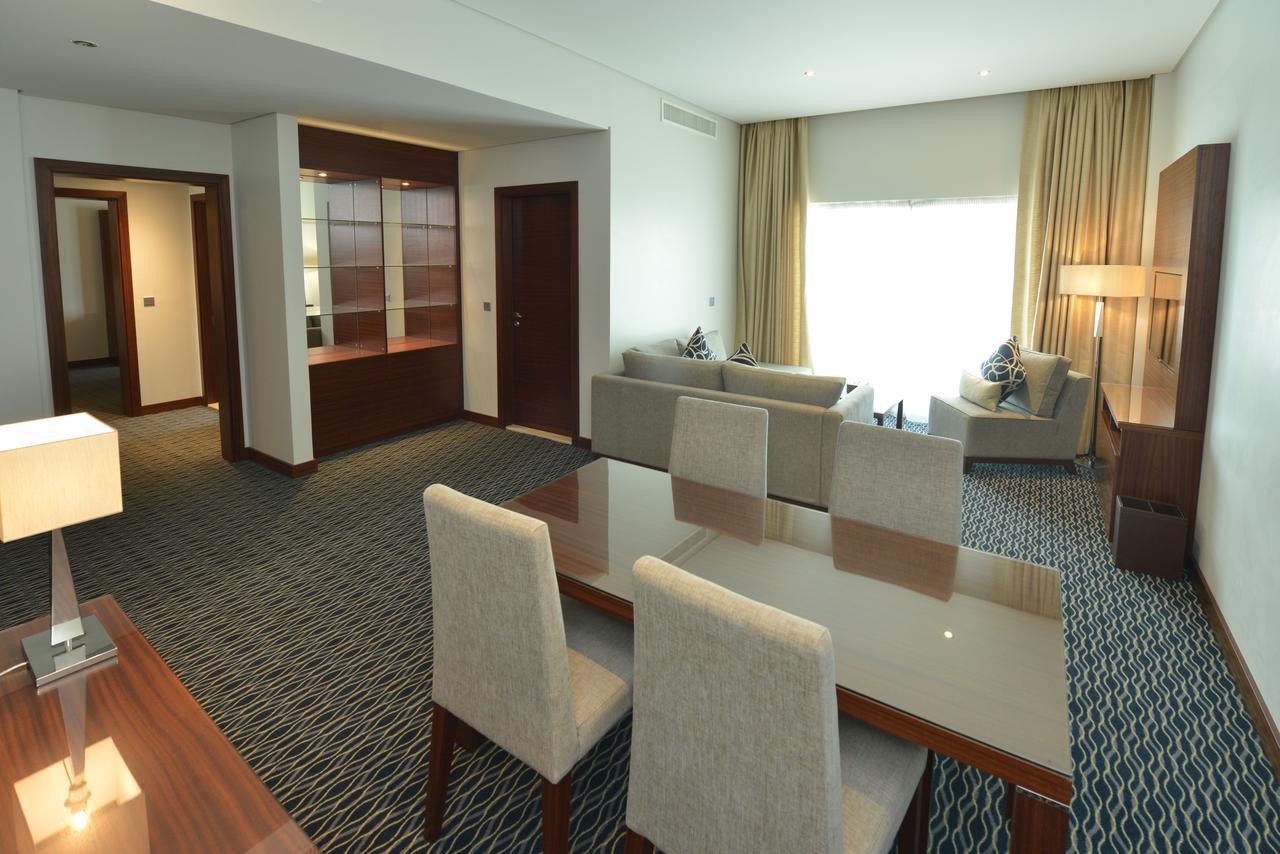 Ramada By Wyndham Manama City Centre Exteriör bild