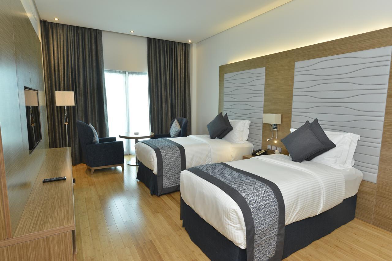 Ramada By Wyndham Manama City Centre Exteriör bild