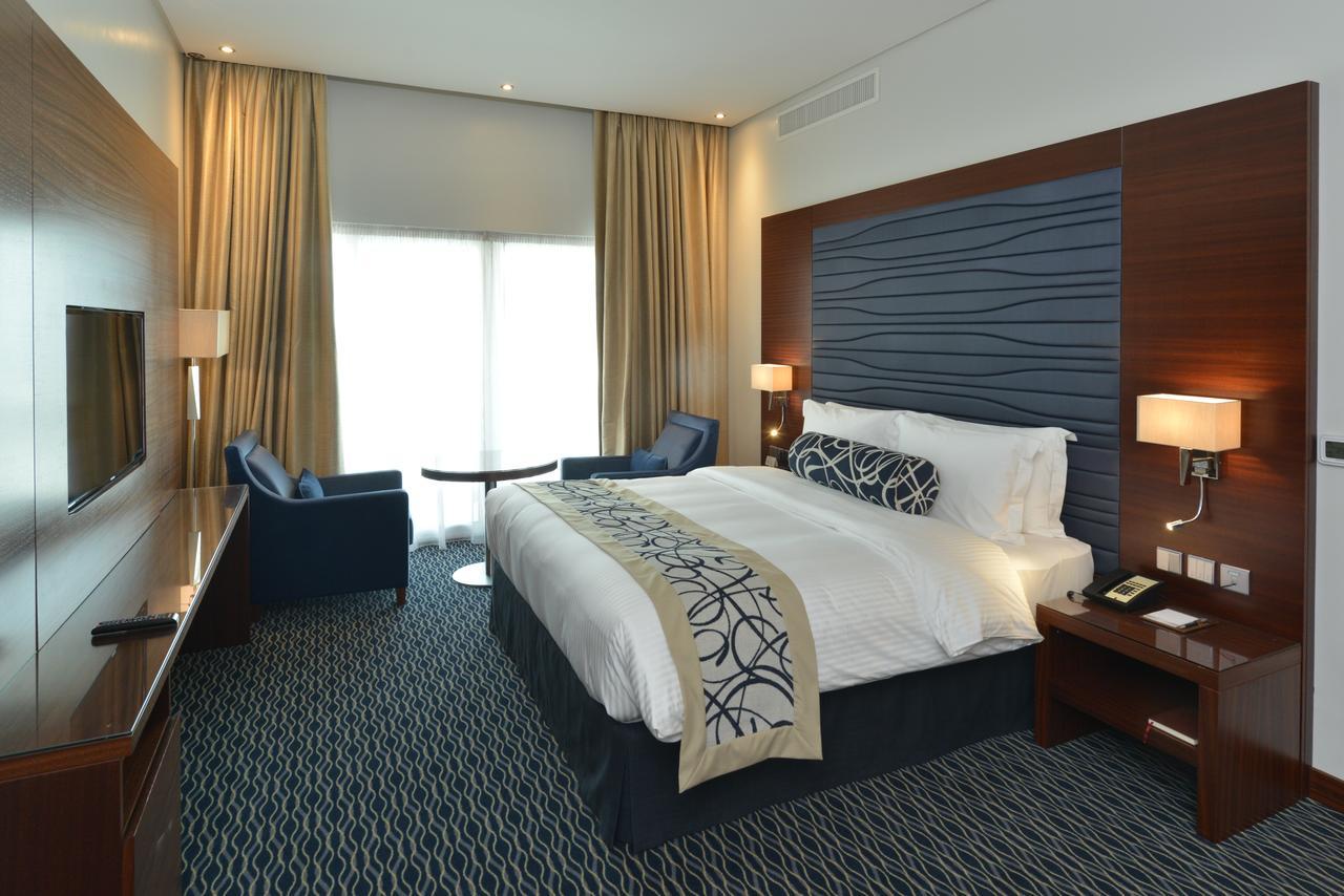 Ramada By Wyndham Manama City Centre Exteriör bild
