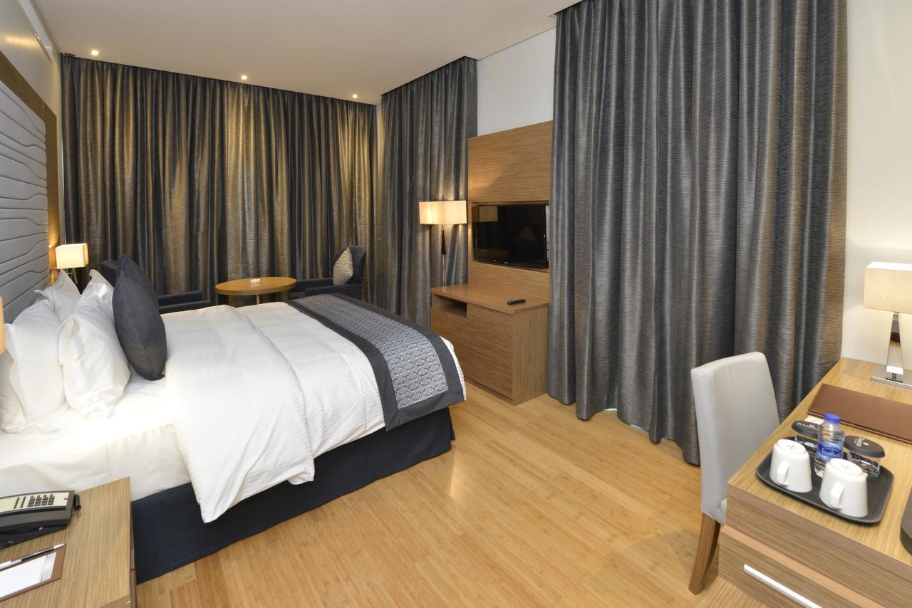 Ramada By Wyndham Manama City Centre Exteriör bild