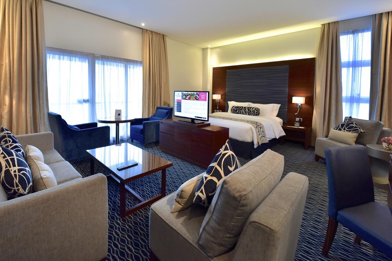 Ramada By Wyndham Manama City Centre Exteriör bild