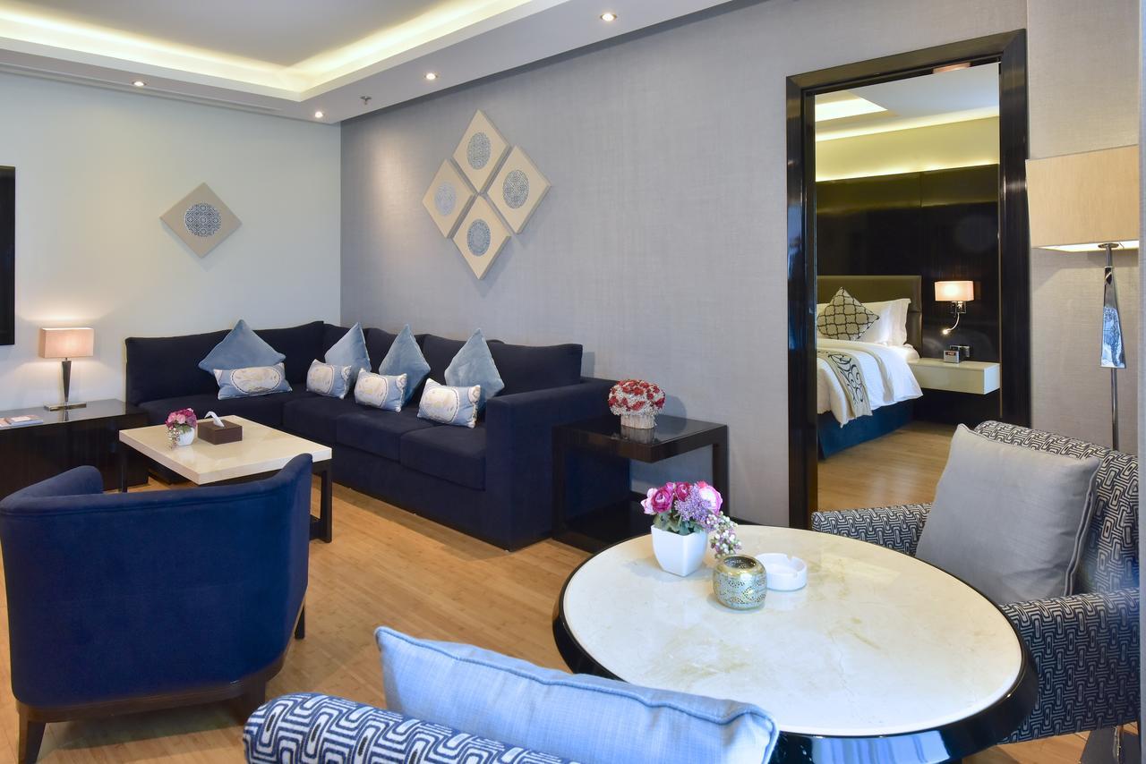 Ramada By Wyndham Manama City Centre Exteriör bild