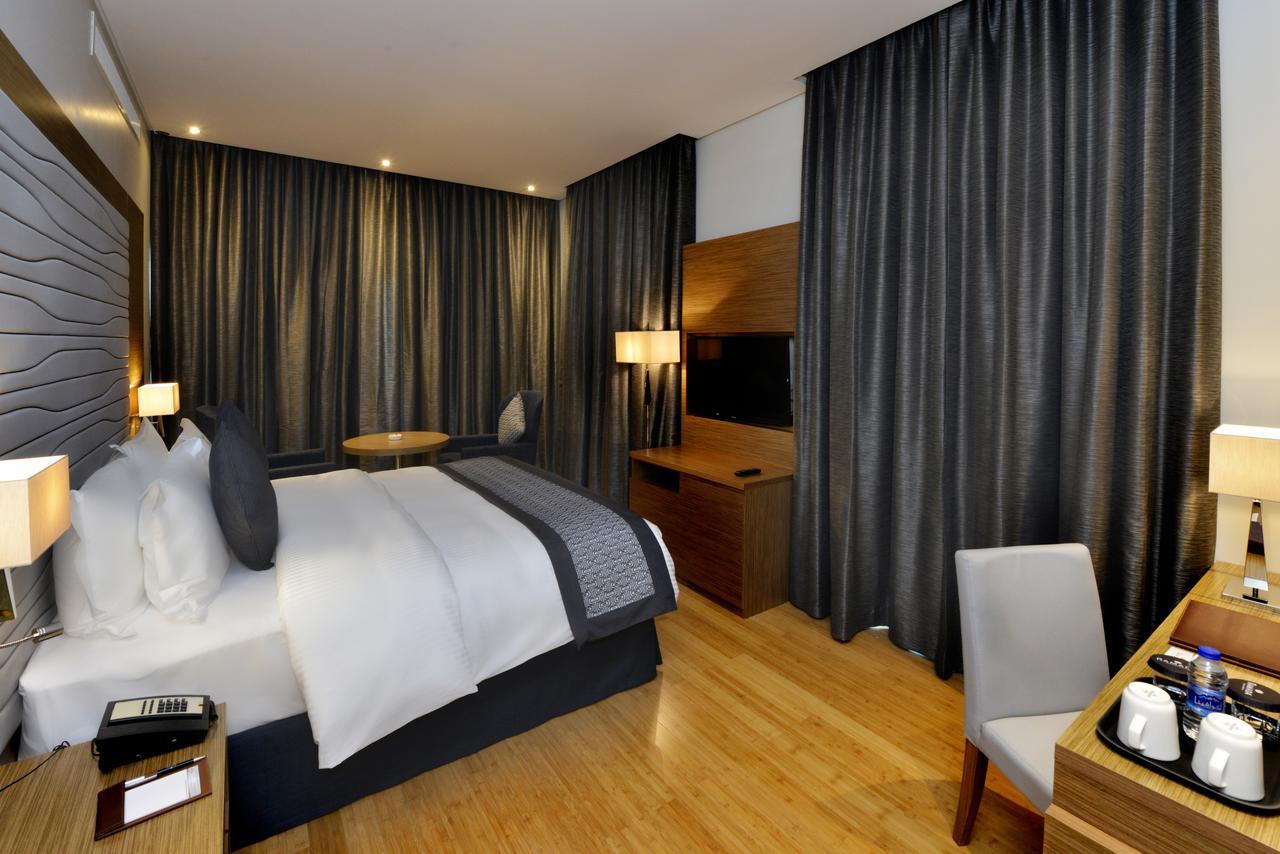 Ramada By Wyndham Manama City Centre Exteriör bild