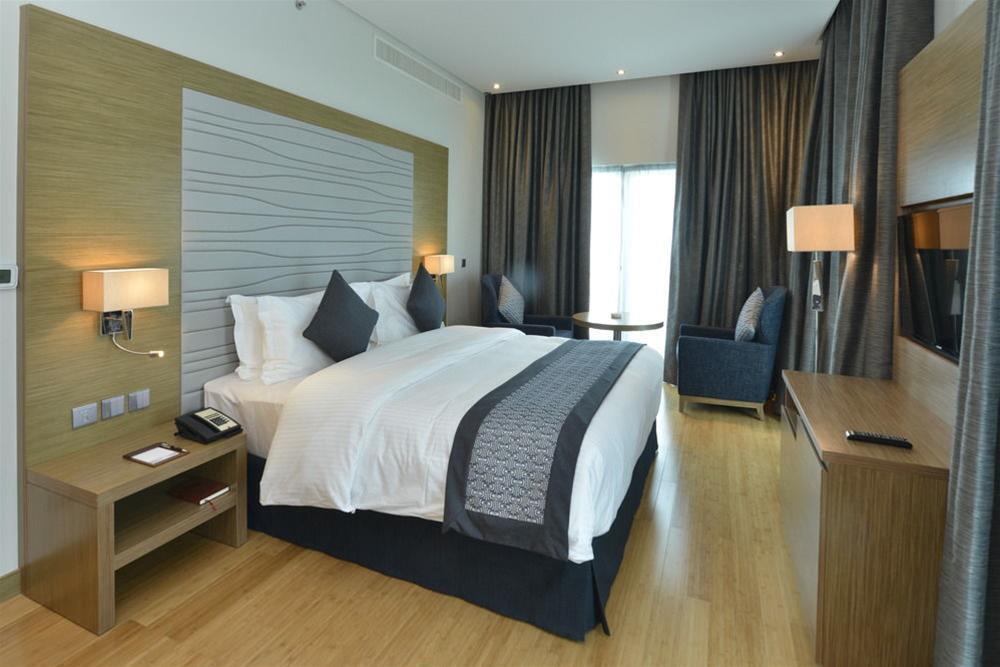 Ramada By Wyndham Manama City Centre Exteriör bild