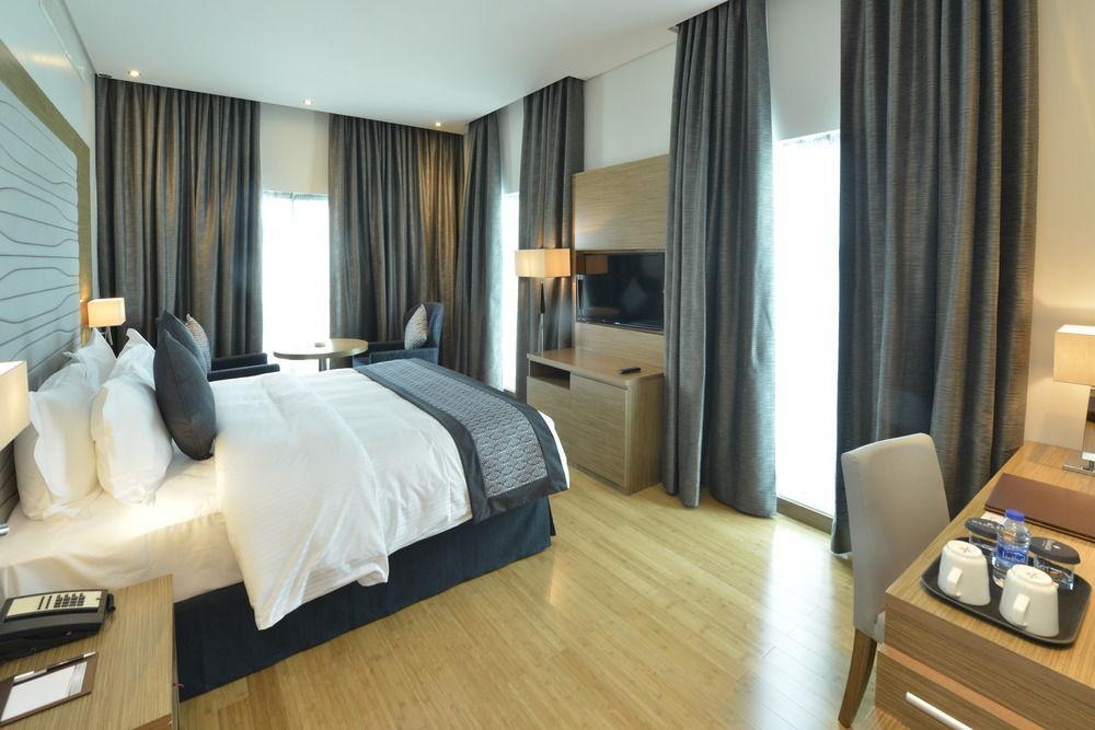 Ramada By Wyndham Manama City Centre Exteriör bild
